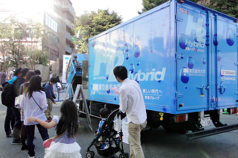 東京都市大学が開発した「水素ハイブリッドトラック」が東京タワーのイベントに出展しました