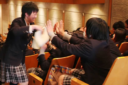東京都市大学塩尻高等学校　　第50回卒業証書授与式が挙行されました