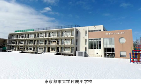 東京都市大学付属小学校が雪化粧