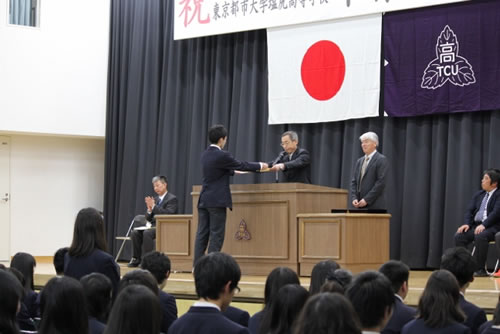 東京都市大学塩尻高等学校の新講堂で初めての卒業式開催